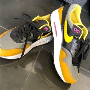 Nike Air Max size 7.